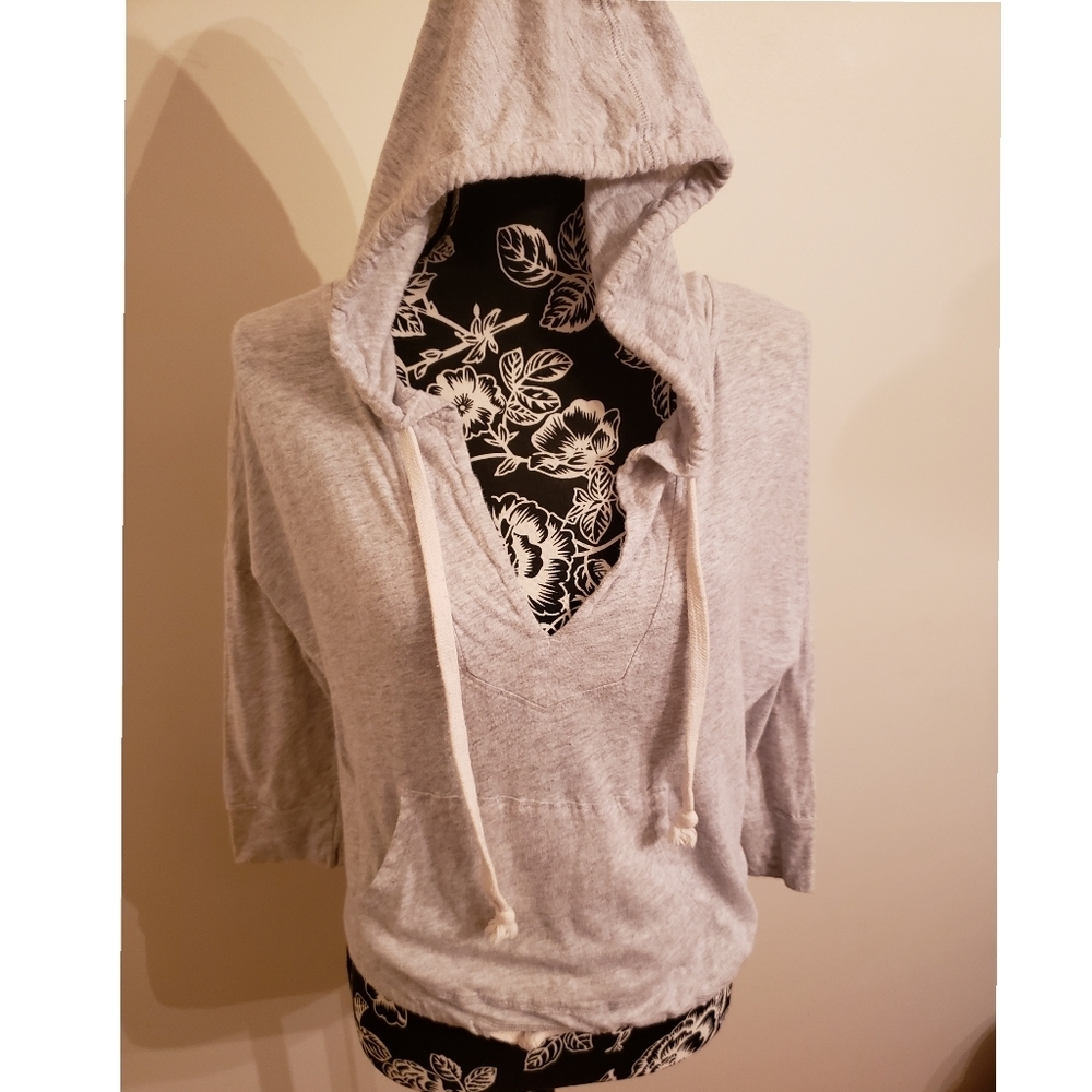 Women's XS American Eagle Outfitters vneck hoodie